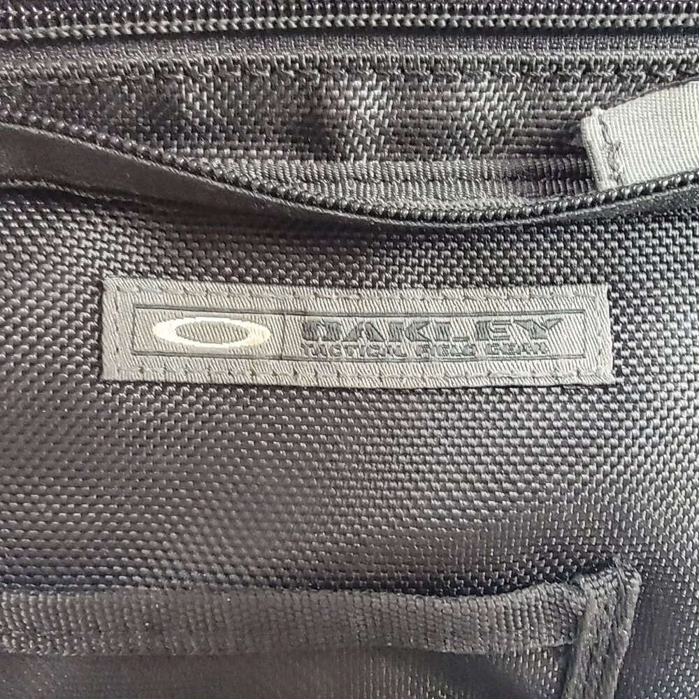 Oakley Tactical Field Gear Camouflage Black Messenger Bag Casual Outdoors - Picture 5 of 11